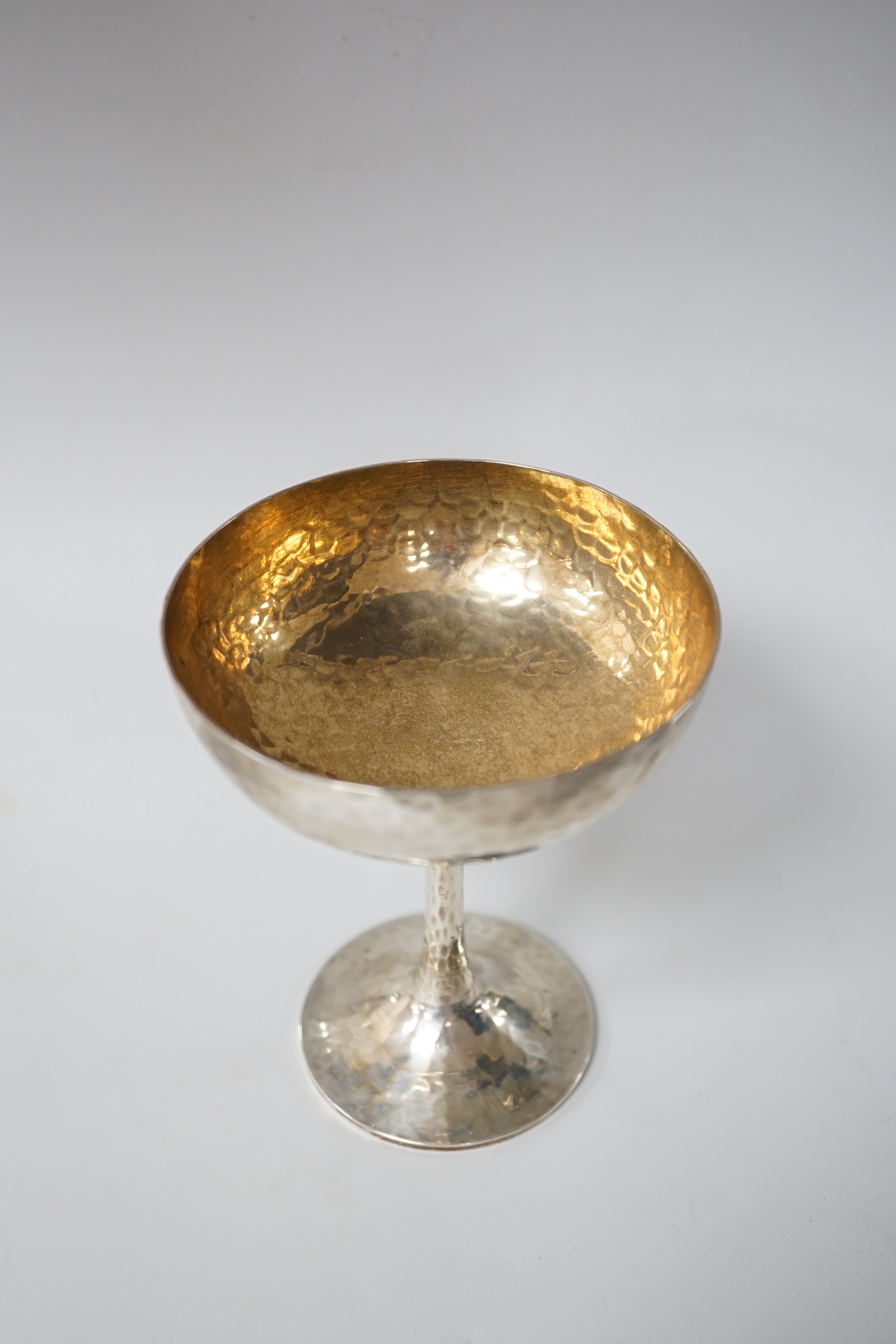 An Edwardian planished silver champagne coupe, makers Mappin & Webb, London 1903, 145 grams